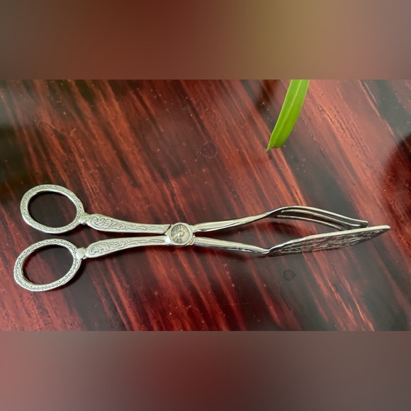 Vintage Regal Silver EP Zinc Silver Plated Ornate Serving Tongs - Picture 3 of 8